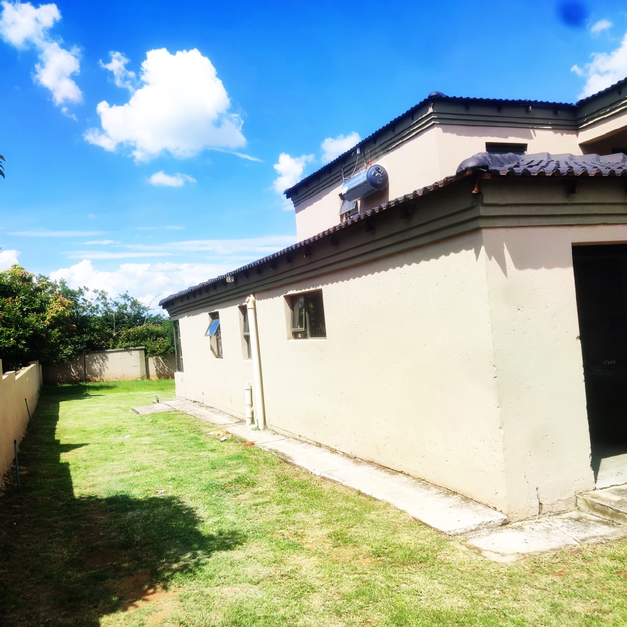 4 Bedroom Property for Sale in Geelhoutpark North West